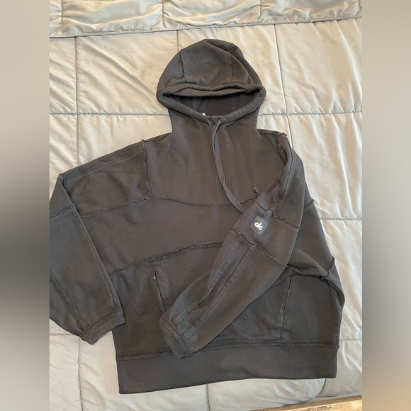 ALO Yoga Black Quilted Crop Hoodie Women’s Small – Side Zip Pockets Black - Picture 1 of 9